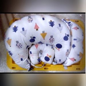 Adjustable boppy pillow